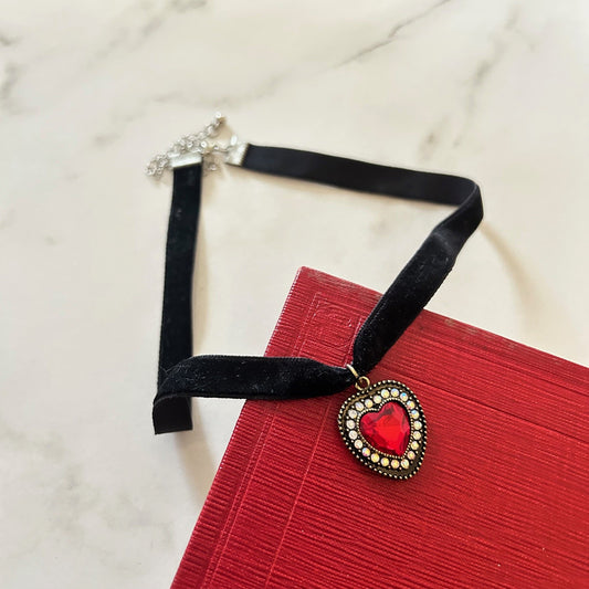 queen of hearts choker